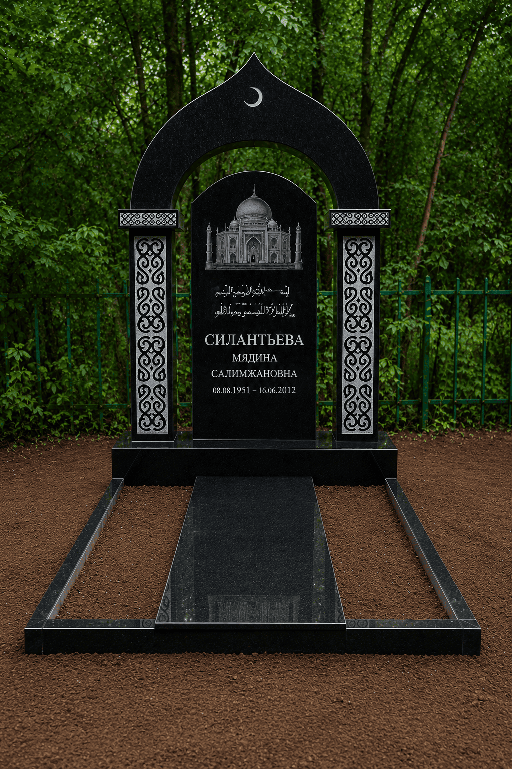 Памятник с благоустройством